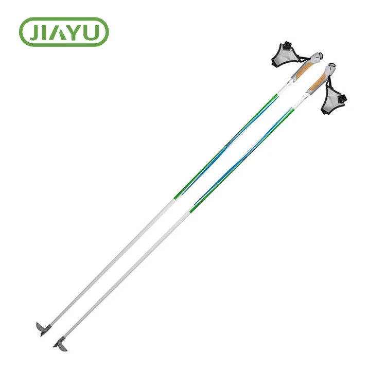Ski awọn gbongbo egbon